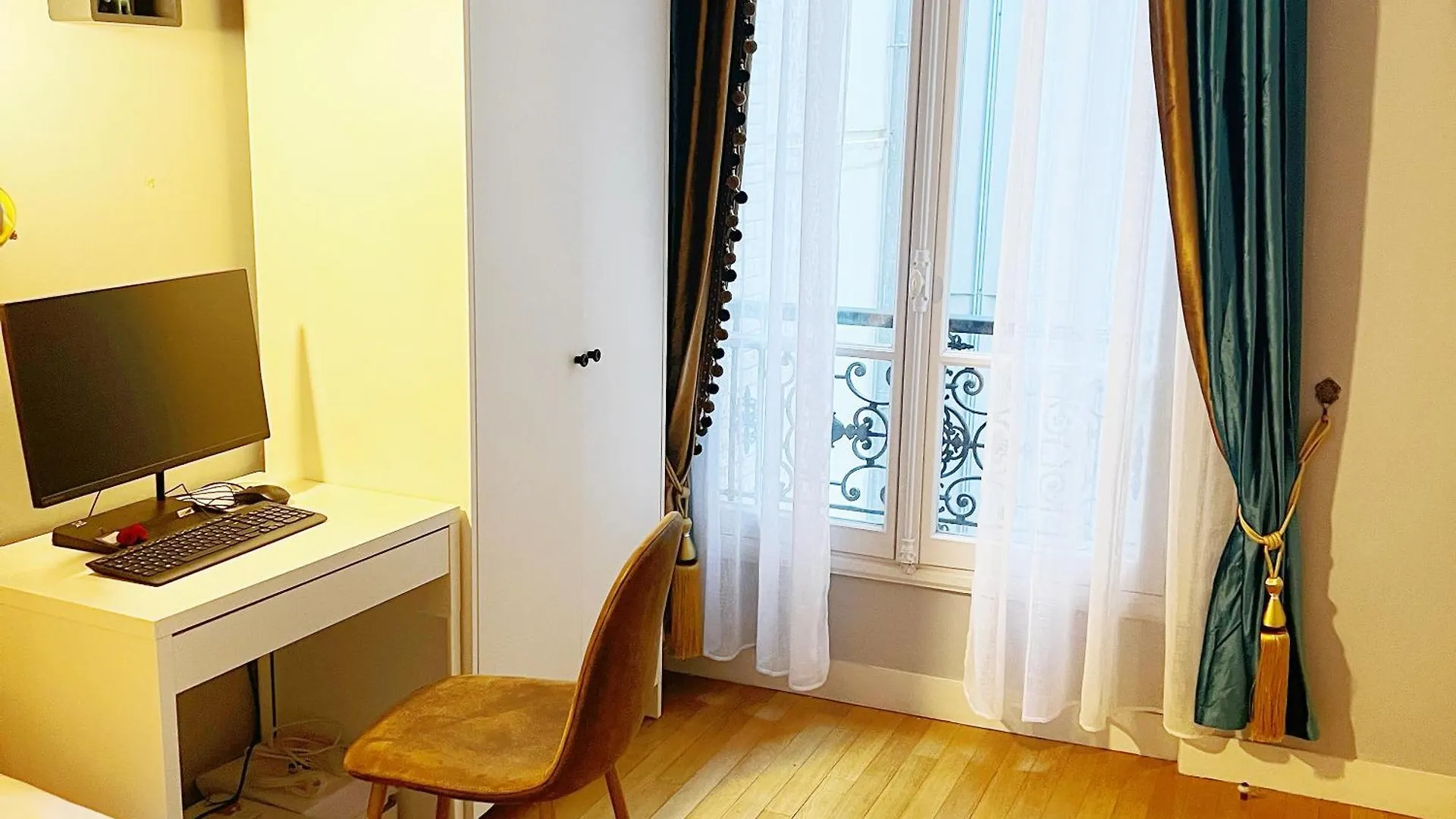 Apartment Elysees Charm Paris