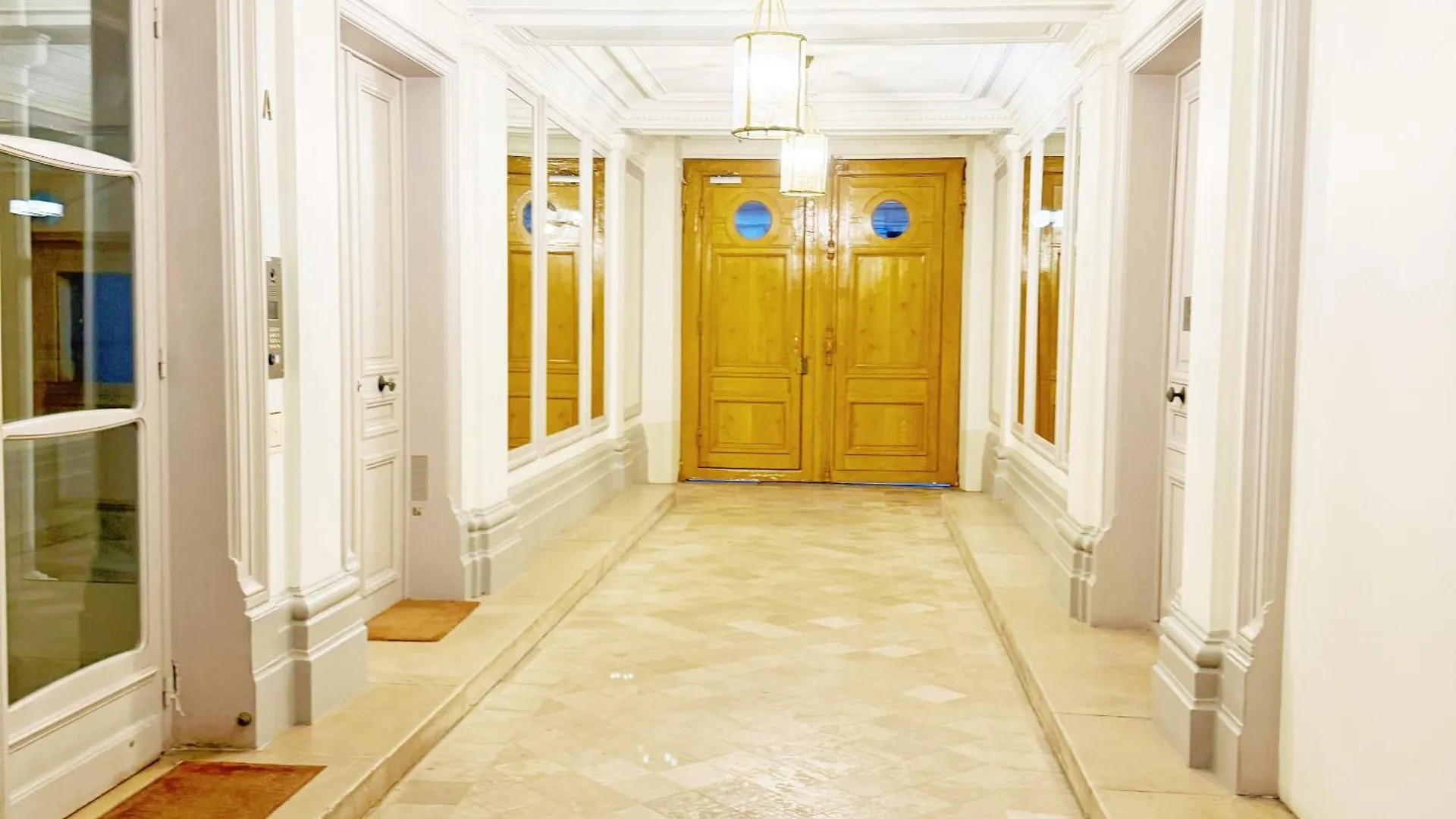 Apartment Elysees Charm Paris