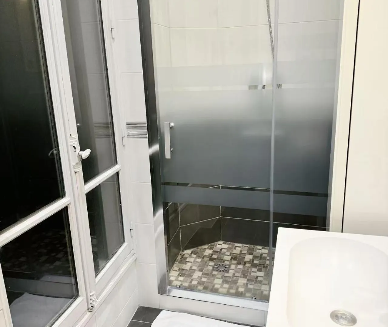 Elysees Charm Paris Apartment